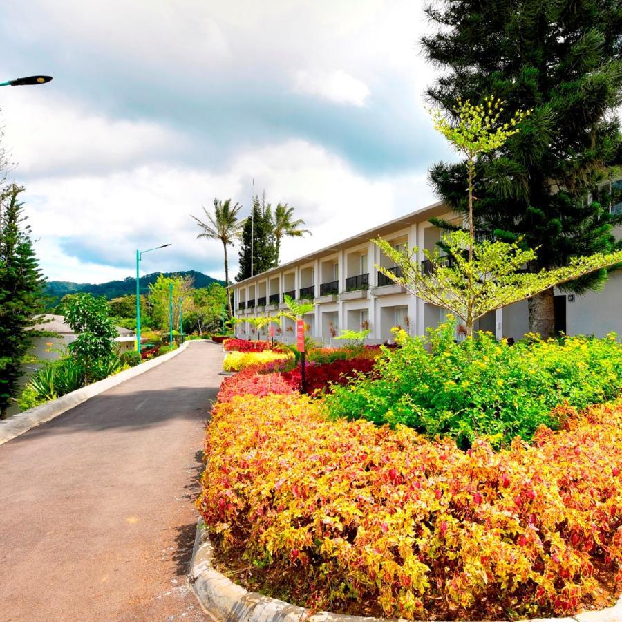 The Balcone Suites & Resort Bukittinggi Exterior photo